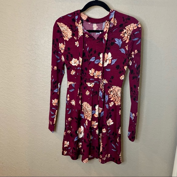 Maroon mock neck mini dress A-line floral - Picture 4 of 5